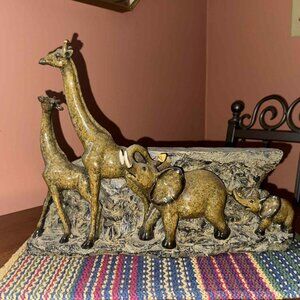 Safari Animal Family Sculpture – Giraffes & Elephants